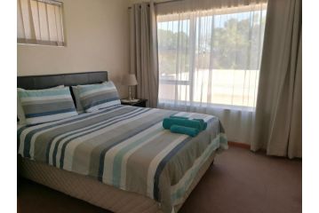 Getaway Self-Catering Tyger Valley Apartment, Durbanville - 5