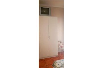Glen Lilly Self Catering Apartment, Parow - 4