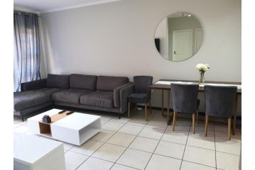 Semeni Asante 105 Apartment, Johannesburg - 4
