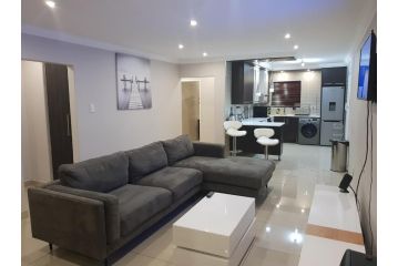 Semeni Asante 16 Apartment, Johannesburg - 2