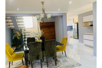 Pfulo Luxury House Villa, Midrand - 2