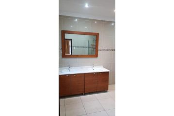 Gold Crest Guesthouse Guest house, Roodepoort - 4