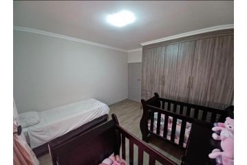 Golden Towers Apartment, Johannesburg - 2