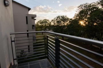Luxury 2 Bed Apartment in Lifestyle & Golf Estate Apartment, Roodepoort - 4