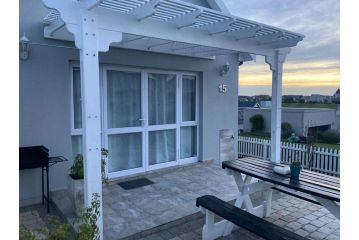 Golfers View @ Kingswood Golf Estate Apartment, George - 1