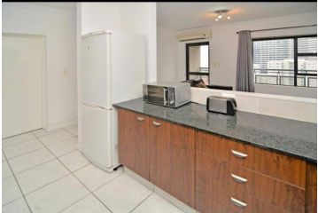 Great 2 bedroom, serviced apartment, views, pool! Apartment, Johannesburg - 3