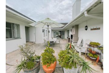 Leisure Isle Seaside Cottage Guest house, Knysna - 4