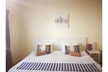 12 Greenpoint Guesthouse Guest house, Cape Town - 2