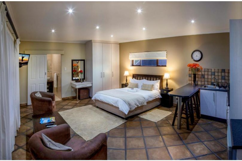 Guest Lodge - Self Catering with choice of breakfast Guest house, Port Elizabeth - imaginea 6