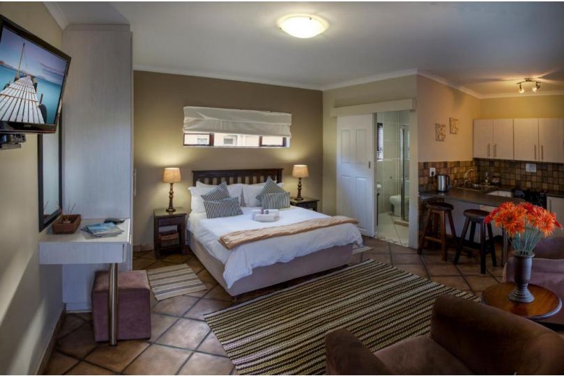 Guest Lodge - Self Catering with choice of breakfast Guest house, Port Elizabeth - imaginea 3