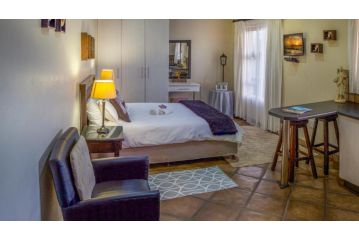 Guest Lodge - Self Catering with choice of breakfast Guest house, Port Elizabeth - 1