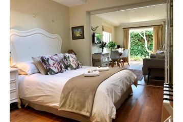 Guest suite in leafy Constantia Guest house, Cape Town - 2