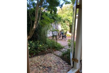 Guest suite in leafy Constantia Guest house, Cape Town - 3