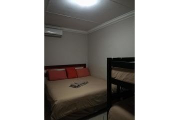 Grand Central Guesthouse Guest house, Rustenburg - 3