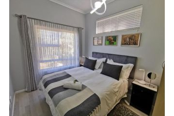 Guinea Fowl Self Catering Apartment, Cape Town - 2