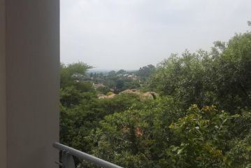 Half Price. 4 Poster Bed.Views. +4 rooms.Cinema Apartment, Johannesburg - 2