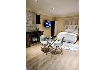 Halfway Gardens Home Apartment, Midrand - 4