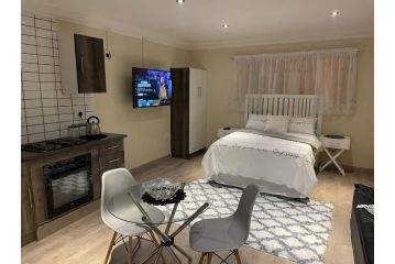 Halfway Gardens Home Apartment, Midrand - 1