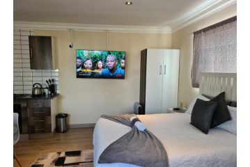 Halfway Gardens Home Apartment, Midrand - 5