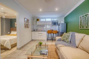 Hampton Collection - Trendy 2 Sleeper Apartment with Pool Apartment, Durban - 1
