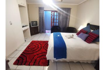 Harties Double Bed studio - Kitchenette Hartbeespoort dam Guest house, Hartbeespoort - 5