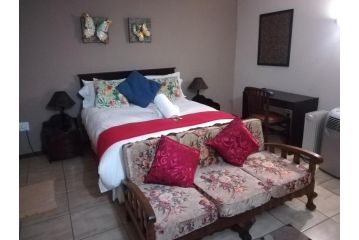 Harties Double Bed studio - Kitchenette Hartbeespoort dam Guest house, Hartbeespoort - 2