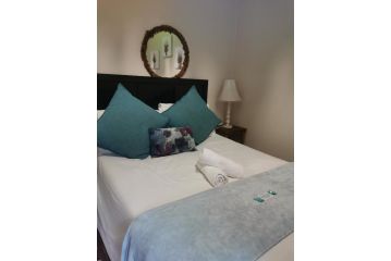 Harties Double Room with Shared Bathroom Non En-suite Apartment, Hartbeespoort - 5