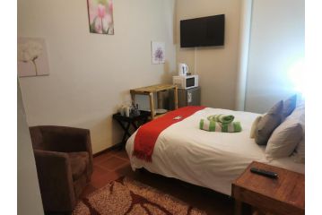 Harties Double En-Suite Room Apartment, Hartbeespoort - 2