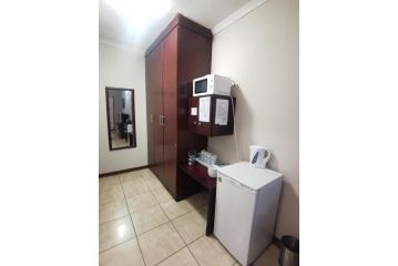 Harties Family 4 Slpr En-Suite Studio with Kitchenette Guest house, Hartbeespoort - 4