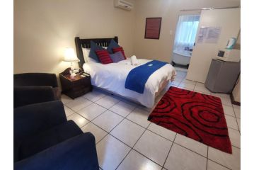 Harties Family 4 Slpr En-Suite Studio with Kitchenette Guest house, Hartbeespoort - 2