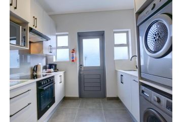 Harvil House Apartment, George - 3
