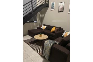 Amazing 2 bedroom unit with a beautiful view Apartment, Johannesburg - 4
