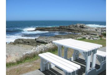 Beachfront Cottage - Hermanus Whale View Guest house, Hermanus - 3