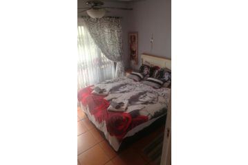Hillcrest Self-Catering Holiday Apartment, Jeffreys Bay - 2
