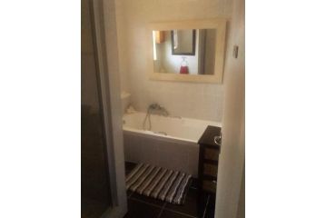 Hillcrest Self-Catering Holiday Apartment, Jeffreys Bay - 5