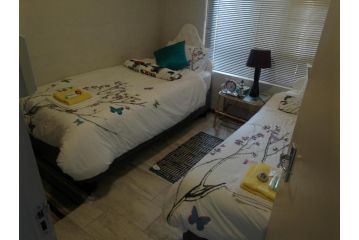 Hillcrest Self-Catering Holiday Apartment, Jeffreys Bay - 1