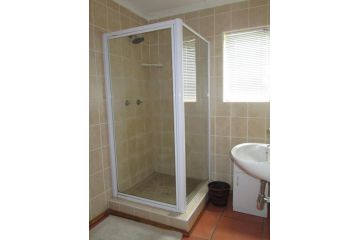 Hillcrest Self-Catering Holiday Apartment, Jeffreys Bay - 3