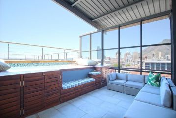 Luxe Penthouse with Private Rooftop Pool, Deck & Panoramic Views Apartment, Cape Town - 1