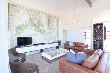 Luxe Penthouse with Private Rooftop Pool, Deck & Panoramic Views Apartment, Cape Town - 3