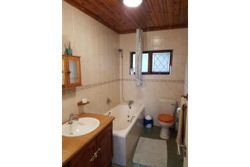 Hilltop Hideaway Guest house, Umdloti - 3