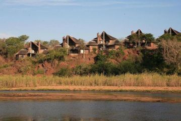 Hippo Hills 5 Bedroom Riverfront Ngwenya Lodge Guest house, Marloth Park - 1
