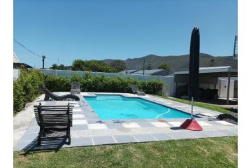 Holiday Home De Villiers Guest house, Hermanus - 5