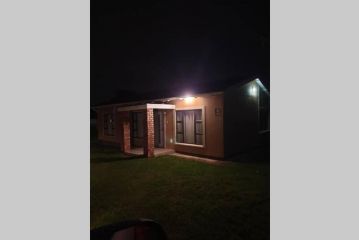 Holiday Home Guest house, Port Elizabeth - 5