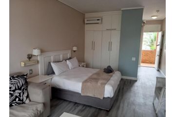 Holiday Paradise @ 252 Brookes Hill Suites Apartment, Port Elizabeth - 2
