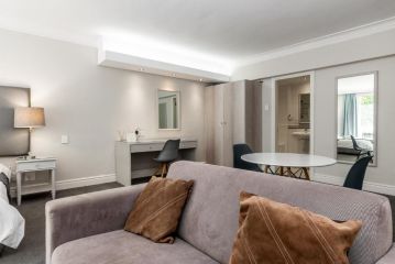 Trendy Apartment in Thibault Square City Centre Apartment, Cape Town - 5