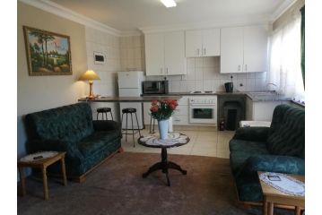Hollywood Heights Apartment, Barrydale - 3