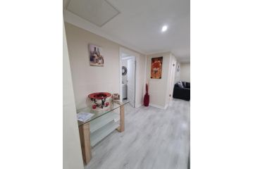 Cozy Cabin Apartment, Midrand - 3