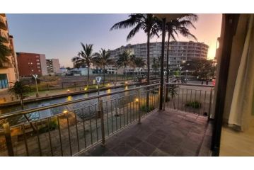 Accommodation Front - Homely 6 Sleeper with Canal Views near the Beach Apartment, Durban - 1