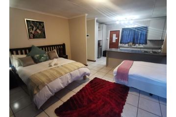 Honeymoon Romantic Accommodation Apartment, Hartbeespoort - 2