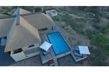 Hidden 2-Bedroom Gem In A Quiet Wildlife Estate Guest house, Hoedspruit - 5